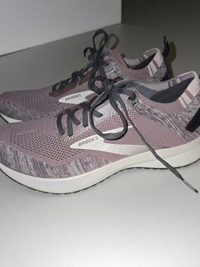 Brooks Women's Mauve-Lavender Knit Athletic Sneakers Women's 8.5